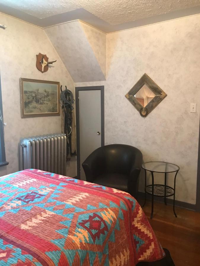 Holiday Lodge Bed And Breakfast Банфф Екстер'єр фото
